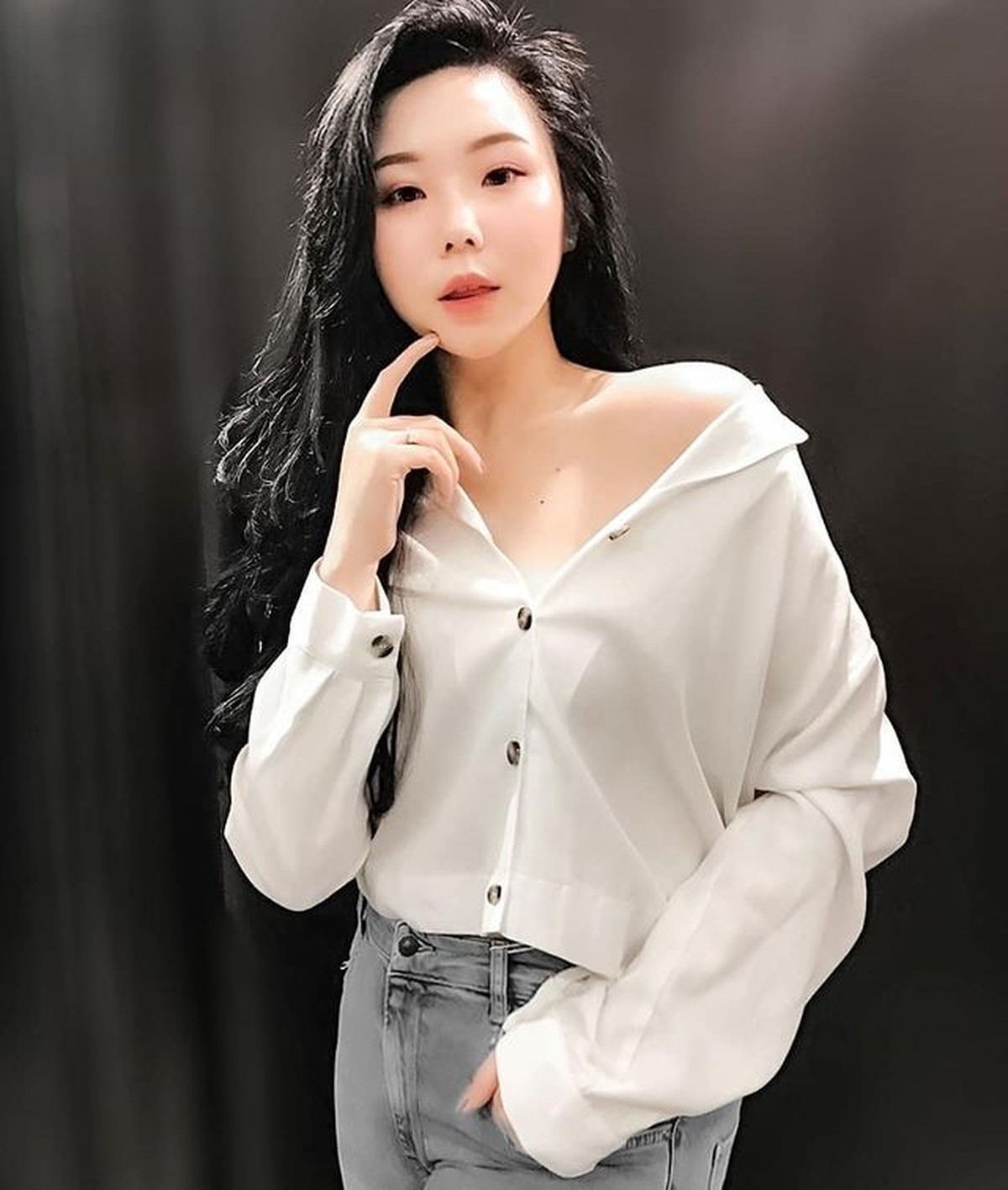 Seorang wanita yang bernama Bellahwa viral di TikTok karena mengaku nyaman berhijab padahal memeluk Nasrani&period; Yuk kita intip potretnya&excl;