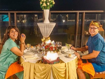 Bulan Madu Romantis Regina Ivanova & Suami, Berendam di Bathub Berdua