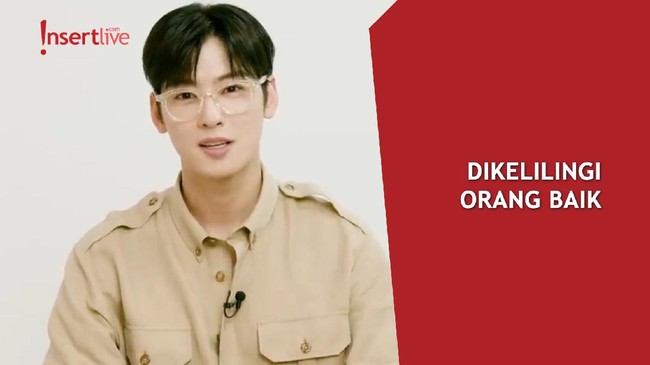 Visual Cha Eunwoo Makin Bikin Kaum Hawa Klepek-klepek saat Berkacamata