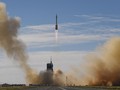 China Sukses Luncurkan Tiga Astronaut ke Stasiun Luar Angkasa
