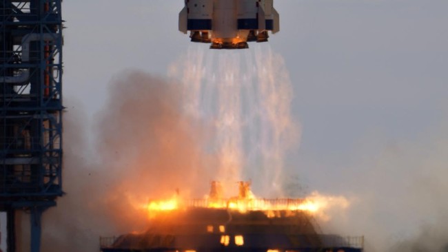 Tiga astronaut China mendarat di Bumi setelah menjalani misi luar angkasa nyaris enam bulan atau 183 hari, pada Sabtu (16/4).