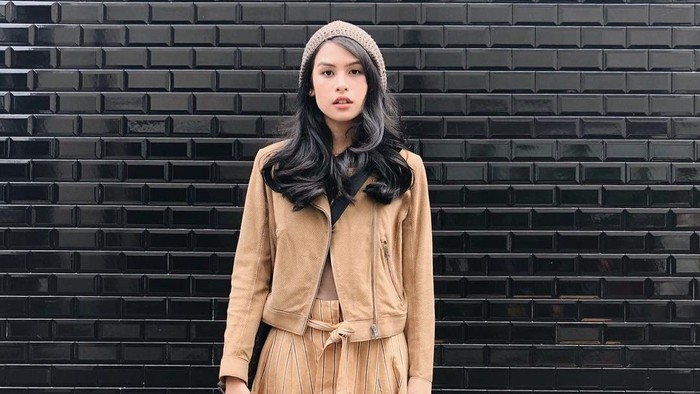 Simple Namun Stylish, Ini 7 Gaya Fashion Maudy Ayunda yang Bisa Disontek