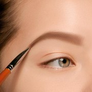 Ladies, Begini Cara Pakai Pensil Alis yang Benar Menurut Ahli Sulam Alis