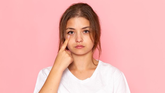 Mata Panda Berkurang Pakai Produk 70 Ribuan? Whitelab Eye Cream Jawabannya!