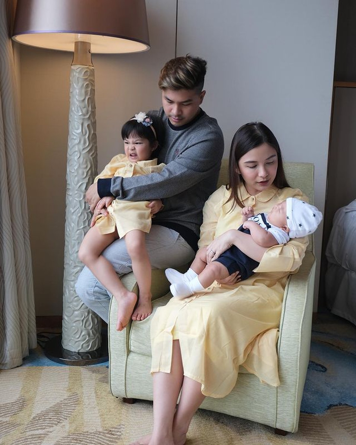 Glenn Alinskie dan Chelsea Olivia telah dikaruniai dua orang anak&comma; Nastusha dan Dante&period; Yuk kita intip kekompakkan keluarga mereka&excl;