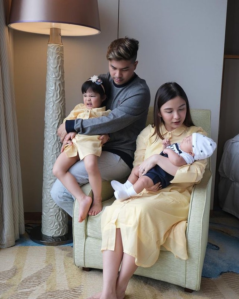 Glenn Alinskie dan Chelsea Olivia telah dikaruniai dua orang anak, Nastusha dan Dante. Yuk kita intip kekompakkan keluarga mereka!
