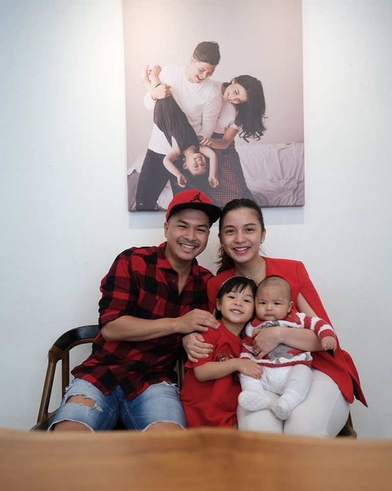 Kekompakkan Keluarga Glenn Alinskie & Chelsea Olivia Glenn Alinskie dan Chelsea Olivia telah dikaruniai dua orang anak, Nastusha dan Dante. Yuk kita intip kekompakkan keluarga mereka!