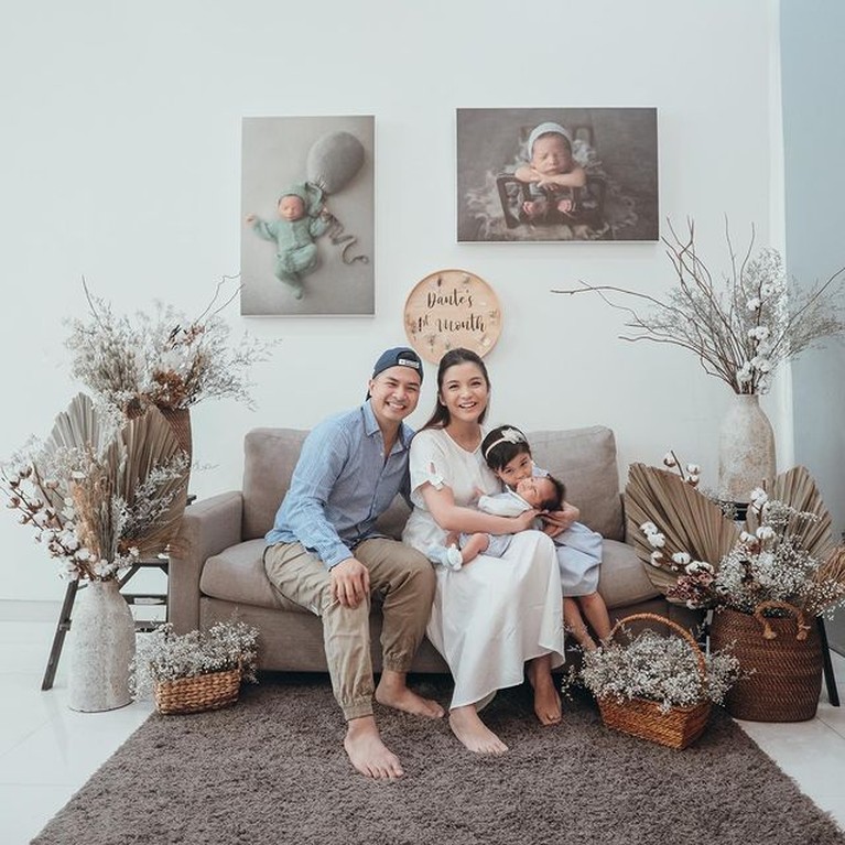 Kekompakkan Keluarga Glenn Alinskie & Chelsea Olivia Glenn Alinskie dan Chelsea Olivia telah dikaruniai dua orang anak, Nastusha dan Dante. Yuk kita intip kekompakkan keluarga mereka!