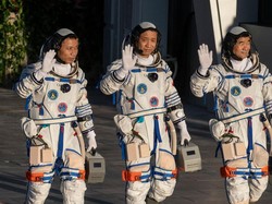 Melihat Kehidupan Astronaut China di Luar Angkasa