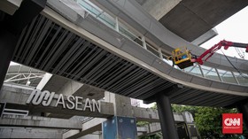 FOTO: 'Skybride' Penghubung MRT-Transjakarta di Simpang CSW