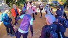 Sarita Abdul Mukti liburan di kawasan puncak Bogor namun ia tampil tanpa hijab&period; Ia sempat diduga adalah Shafa Harris&comma; yuk kita intip&excl;