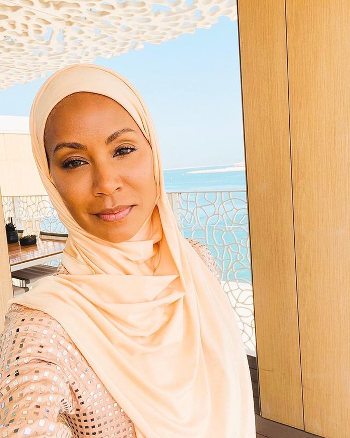 Istri Will Smith&comma; Jada Pinkett Smith viral di Instagram karena foto dirinya mengenakan hijab&period; Yuk kita intip potretnya&excl;
