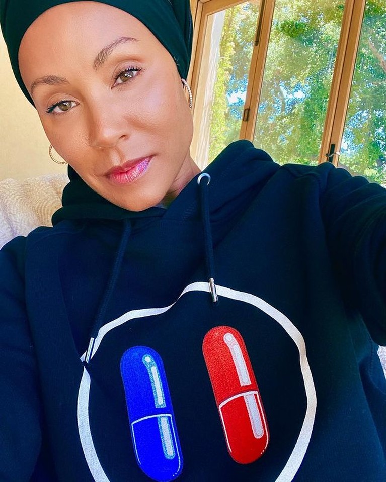 Penampilan Jada Pinkett Smith Berhijab Istri Will Smith, Jada Pinkett Smith viral di Instagram karena foto dirinya mengenakan hijab. Yuk kita intip potretnya!
