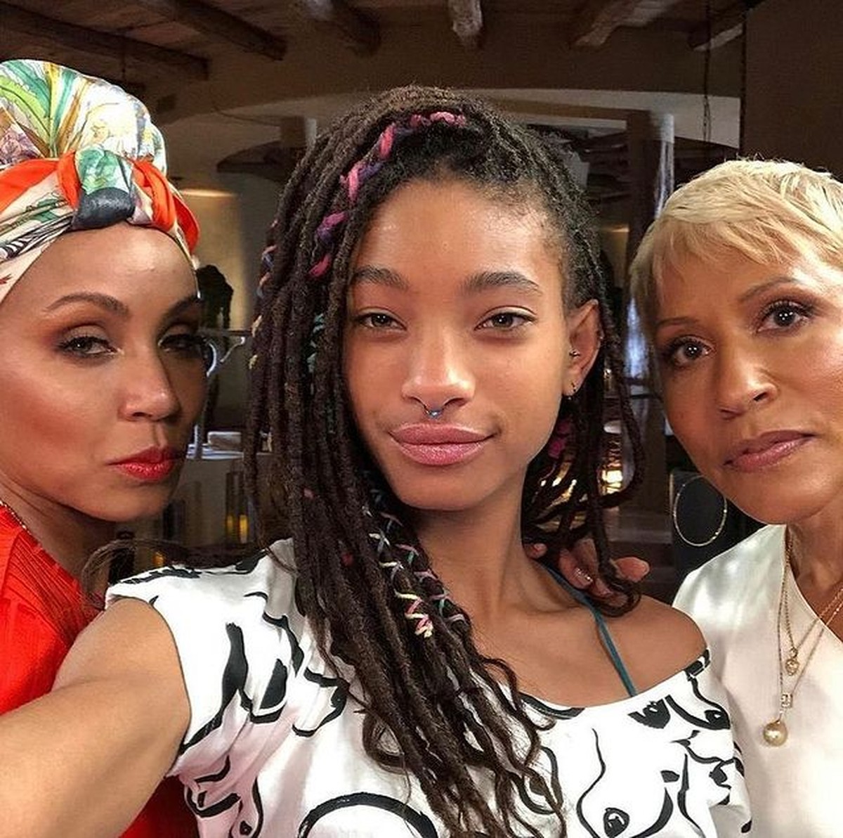 Istri Will Smith&comma; Jada Pinkett Smith viral di Instagram karena foto dirinya mengenakan hijab&period; Yuk kita intip potretnya&excl;