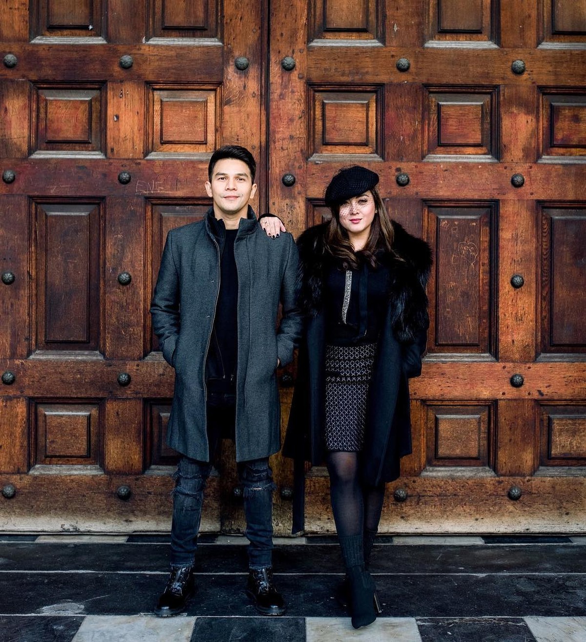 Pernikahan Jonathan Frizzy dan Dhena Devanka belakangan ini diterpa isu tak sedap&period; Yuk kita intip potret harmonis mereka&excl;