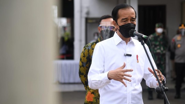Presiden Jokowi menyatakan pemerintah terus berupaya memperketat PPKM mikro dan menggenjot program vaksinasi di tengah lonjakan covid.