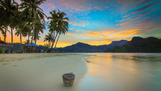 Bukan hanya Malin Kundang. Di Sumatera Barat juga ada legenda Si Boko yang durhaka. Lima pulau tercipta dari momen mengenaskan tersebut.