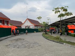 Pasien COVID-19 Asal Madura Mulai Penuhi RS Darurat Bangkalan