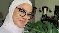 Sarita Abdul Mukti Ungkap Hubungan dengan Eks Suami, Masih Ingatkan Salat Subuh