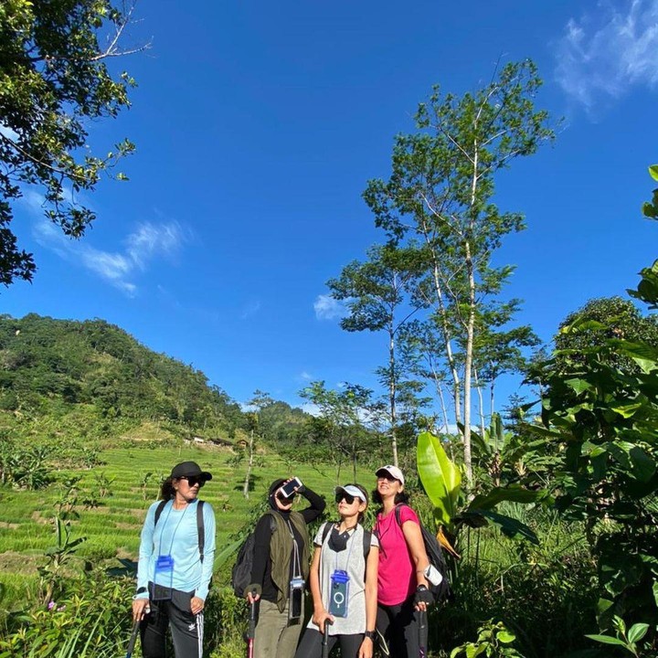 <p>Meski melakukan olahraga berat, ternyata Sarita dan teman-teman tampak sangat menikmati nih, Bunda. Semoga selalu diberikan kesehatan ya... (Foto: Instagram: @queen_saritaabdulmukti)</p>