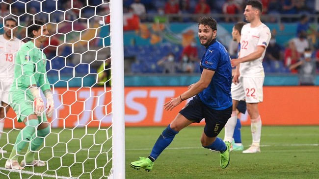 Video Locatelli singkirkan botol di Euro 2020 (Euro 2021) hingga UEFA mengimbau pemain stop menyingkirkan botol sponsor di Euro 2020 jadi berita populer.