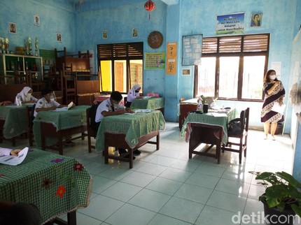 Nadiem Makarim Izinkan Sekolah Tatap Muka Paud-SMA, Asalkan...
