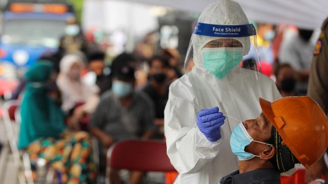 Politikus PKS Netty Prasetiyani meminta pemerintah meningkatkan jumlah testing Covid-19 selama pelaksanaan PPKM Level 4 di sejumlah daerah.