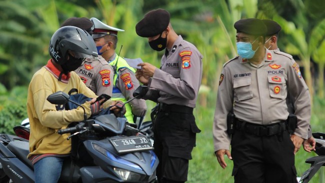 Warga yang beraktivitas ke luar dan masuk Surabaya resmi diwajibkan mengantongi SIKM dari kelurahan atau kecamatan, disertai hasil tes negatif Covid.