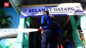 VIDEO: 400 Sekolah di Makassar Disemprot Desinfektan