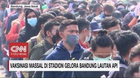 VIDEO: Vaksinasi Massal di Stadion GBLA dan Pakansari