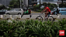 Pemprov DKI Jakarta mengevaluasi jalur sepeda, termasuk penggantian marka dan penyesuaian lebar. Komunitas pesepeda beri catatan khusus.