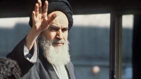 Ayatollah Khomeini, Pemimpin Syiah Pelopor Revolusi Iran
