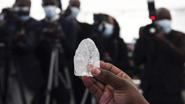Perusahaan tambang Lucara Diamond menemukan sebuah berlian sebesar 1.174 karat di kawasan Karowe, timur laut Botswana.