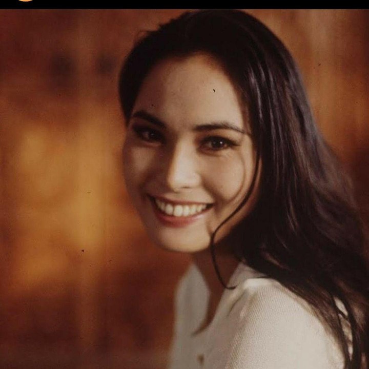 <p>Dewi Soekarno lahir di Tokyo, Jepang, Bunda. Ia menikah dengan Soekarno  saat usianya menginjak 22 tahun tepatnya pada tahun 1962. Banyak netizen yang memuji foto lawasnya ini lho, Bunda. (Foto: Instagram: @kartikasoekarnofoundation)</p>