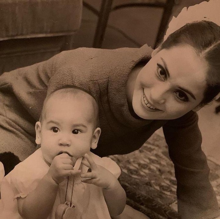 <p>Ratna Sari Dewi sempat hidup berpindah-pindah sebelum akhirnya menetap kembali di tanah kelahirannya, Jepang. Ia membesarkan putrinya di Paris, Bunda. (Foto: Instagram: @dewisukarnoofficial)</p>