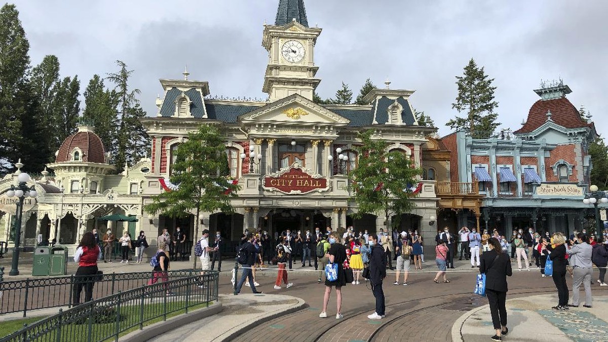 FOTO: Semarak Pembukaan Kembali Disneyland Paris
