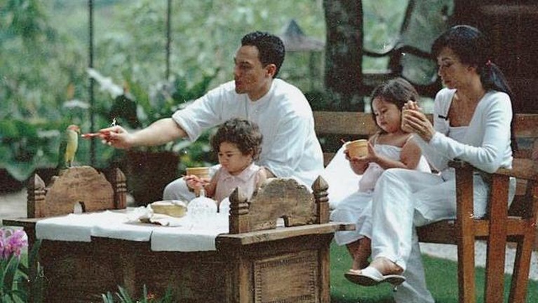 Foto Masa Kecil Aaliyah dengan Adjie Massaid dan Reza Lihat foto masa Kecil Aaliyah dengan Adjie Massaid dan Reza bikin sedih.