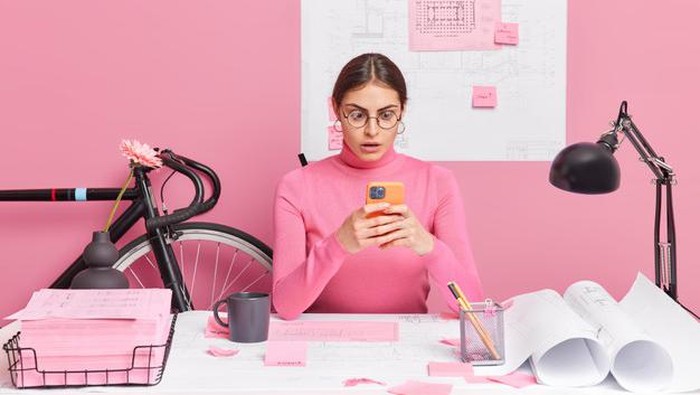 Kecanduan Main Medsos Bikin Gak Produktif? Atasi dengan Cara Ini!