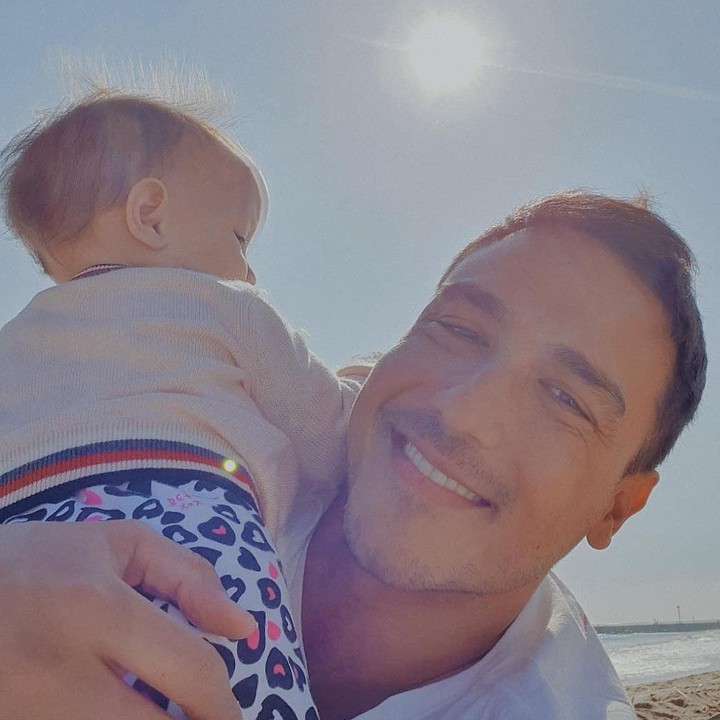 <p>Pernikahan Hamish Daud dan Raisa sempat menjadi sorotan di 2017. Kini pria berdarah Australia itu menjadi ayah dari Zalina Raine Wyllie. (Foto: Instagram: @hamishdw)</p>