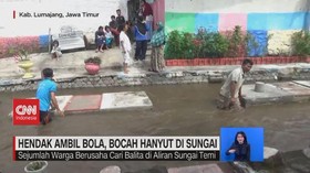 VIDEO: Hendak Ambil Bola, Bocah Hanyut di Sungai