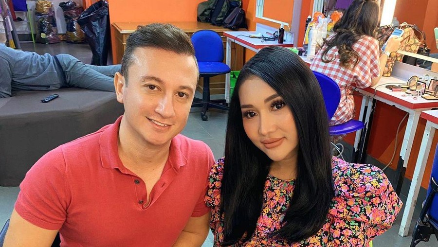 Idriz Bozkurt dan Lucinta Luna Idriz Bozkurt dan Lucinta Luna