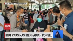 VIDEO: Ikut Vaksinasi Berhadiah Ponsel