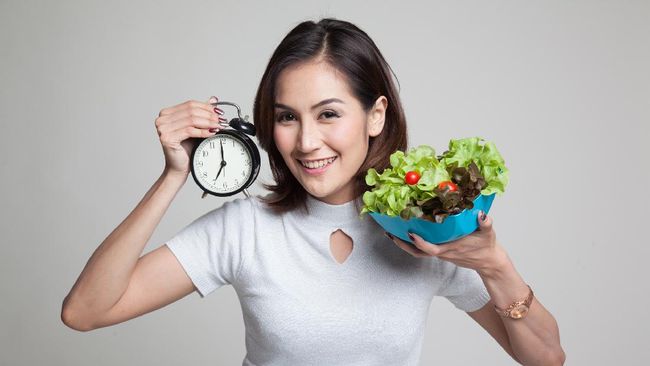Cara diet untuk penderita asam lambung bisa dilakukan tanpa mengurangi jam makan.