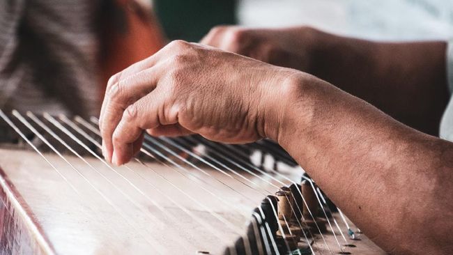 Tulislah nama alat musik tradisional lain yang kamu ketahui jelaskan asal alat musik itu