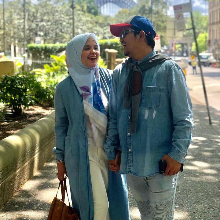 <p>Indra Bekti mengakhiri masa lajang ketika menikahi seorang wanita bernama Adilla Jelita pada 10 Oktober 2010 silam. Keduanya sudah satu dekade berumah tangga. (Foto: Instagram: @dhila_bekti)</p>