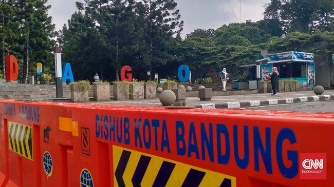Potret pelaksanaan PPKM darurat hari pertama di lima ibu kota provinsi di Pulau Jawa.