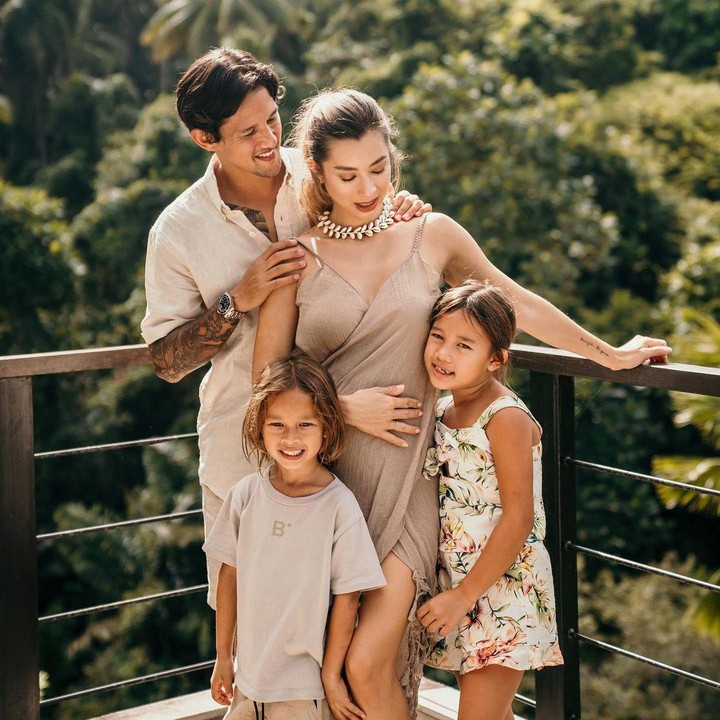 <p>Jennifer Bachdim resmi menikah dengan Irfan Bachdim pada 8 Juli 2011 di Jerman. Dari pernikahan itu mereka dikaruniai tiga orang anak, Bunda. (Foto: Instagram: @jenniferbachdim)</p>
