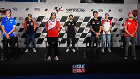 FOTO: Momen Bersahabat Jelang MotoGP Jerman 2021