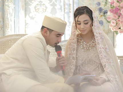 7 Potret Perayaan 4 Bulan Kehamilan Istri Ali Syakieb, Penuh Tatapan Cinta