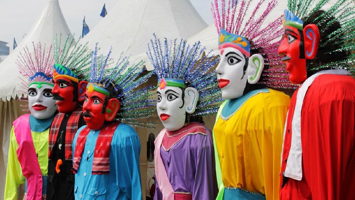 Ondel-ondel is a traditional big doll from Betawi's culture, a Jakarta's traditional culture that used in exorcise ritual in the past, but in modern days it used to entertain people. The red face is the man & The white face is the woman. It's all made from bamboo for the body structure, wood or fiber glass for its face, coconut fiber for hairs, colorful fabric sheets as the dress & other materials. The doll is human operated from inside of the body.